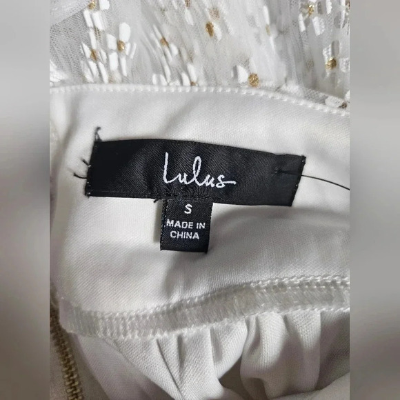 Lulu's Ailey plunge white daisy mini dress with twisted racerback glitter NWT - Picture 7 of 8